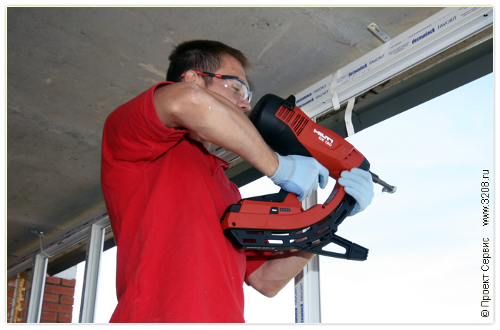 Серёга и профессиональный инструмент Hilti, а если конкретнее, Серёга и газовый монтажный пистолет. Серёга и профессиональный инструмент Hilti, а если конкретнее, Серёга и газовый монтажный пистолет.